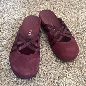 Vionic claire Cranberry Suede Mules with Decorative Laces size 8